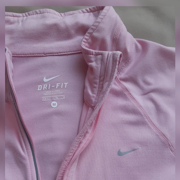 Nike drifit top - Picture 4 of 4